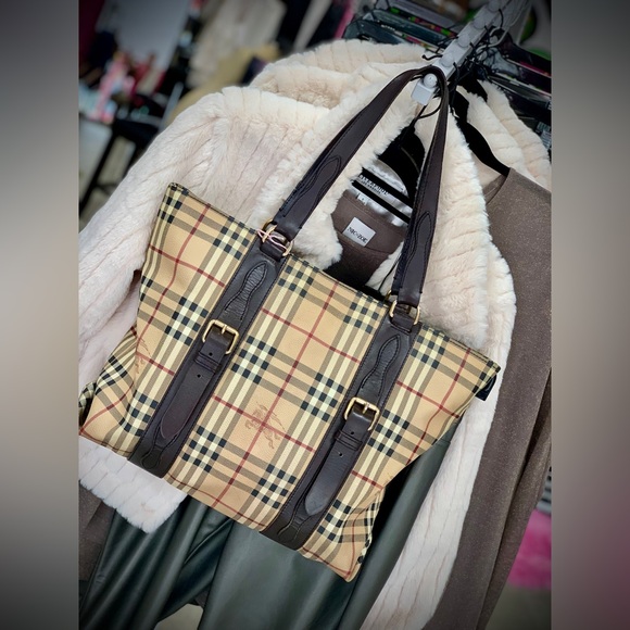 ❌SOLD❌Authentic Burberry large canvas and leather tote w free insert shaper - Picture 4 of 17